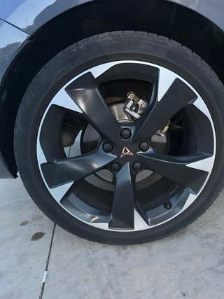 CUPRA Leon 2025