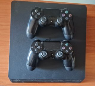 PS4 (PlayStation 4) Nera + 2 Controller