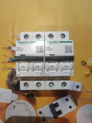 2u Automáticos 2p 40A Magnétotermico Schneider Act