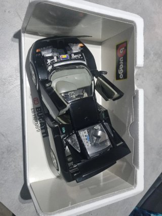 Burago Bugatti EB 110 (1991) Scala 1:18