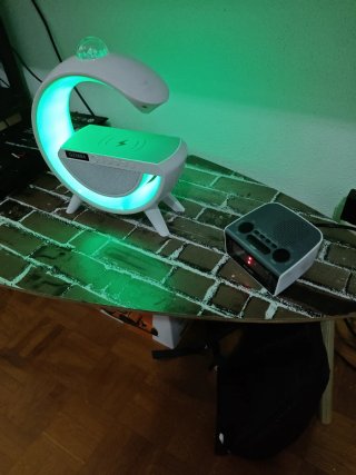 Lámpara LED Bluetooth y Cargador Inalámbrico
