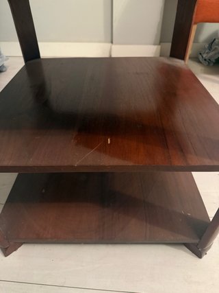 Mesa auxiliar de madera