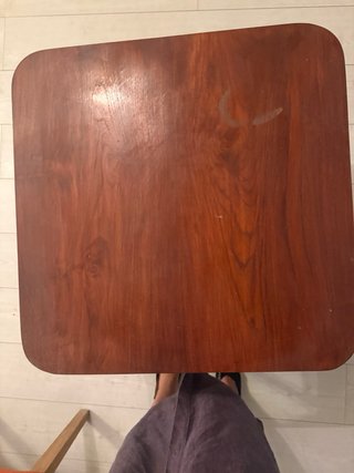 Mesa auxiliar de madera
