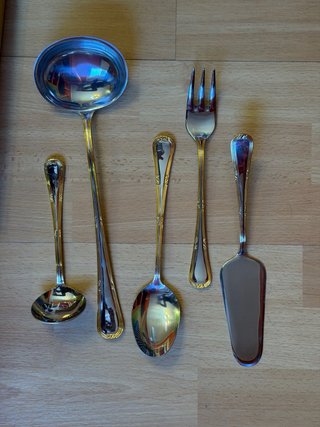 Cubertería 12 servicios oro/plata