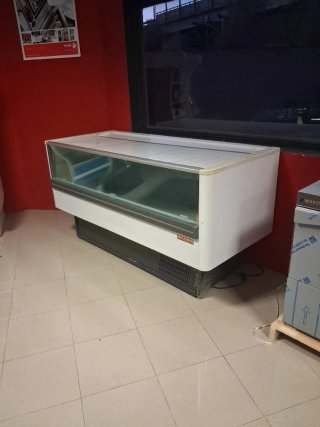 Vitrina expositora refrigerada 2 metros