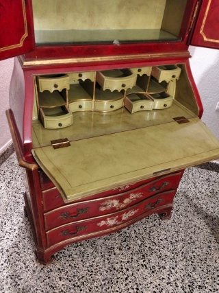 Mueble chino lacado rojo y dorado