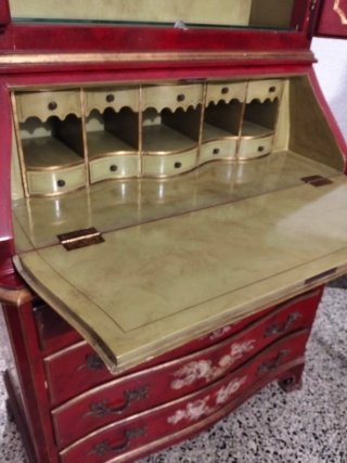 Mueble chino lacado rojo y dorado
