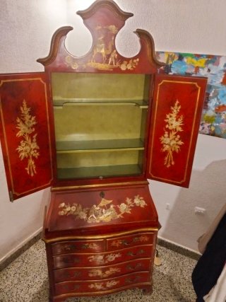 Mueble chino lacado rojo y dorado