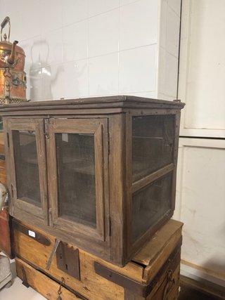 Alacena antigua madera y cristal