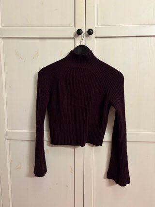 Jersey cuello alto mangas acampanadas morado