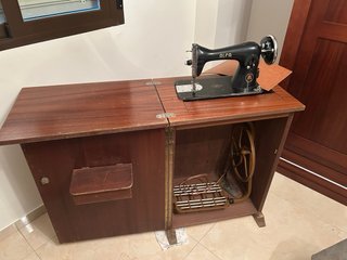 Máquina de coser ALFA con mueble