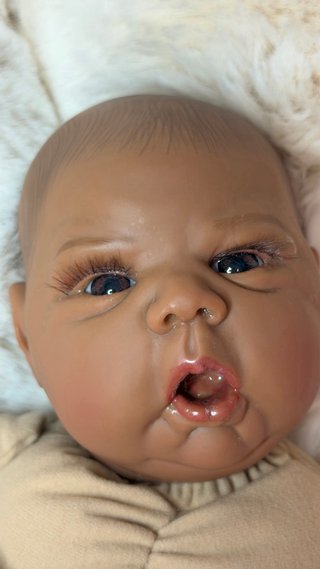 Muñeco bebé Reborn realista mulato