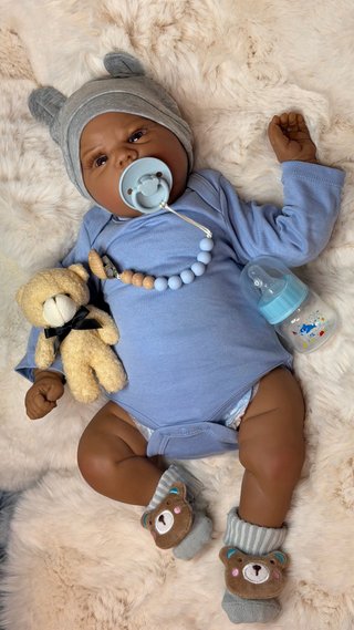 Muñeco bebé Reborn realista mulato