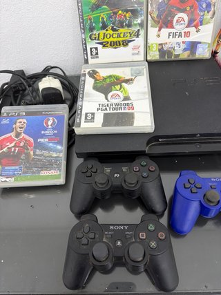 Consola PS3 Negra + 6 Juegos + 3 Mandos