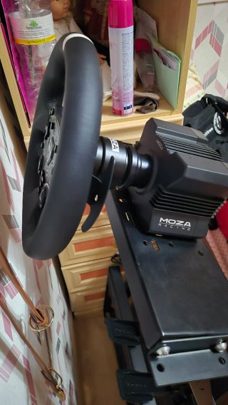 Moza R5 + Cockpit GT Omega Pro