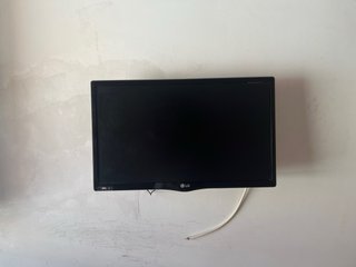 Televisor LG Negro Pequeño