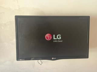 Televisor LG Negro Pequeño