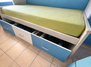 Habitación juvenil completa con dos camas