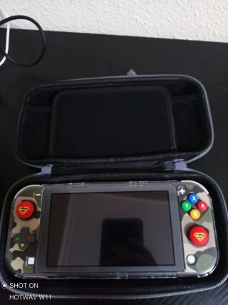 Nintendo Switch Lite 256 GB + Custodia + Caricatore