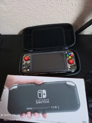 Nintendo Switch Lite 256 GB + Custodia + Caricatore