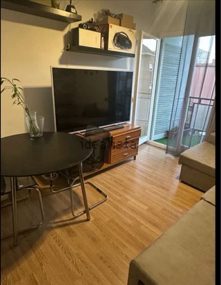 Se alquila habitación a chica sola