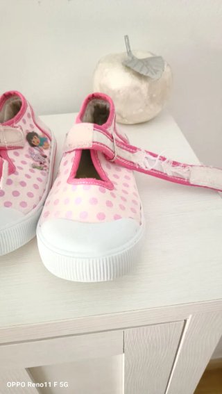 Zapatillas rosas lunares niña dora la exploradora