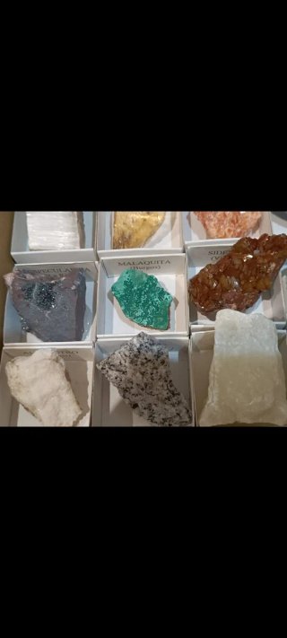 Collezione di 30 minerali
