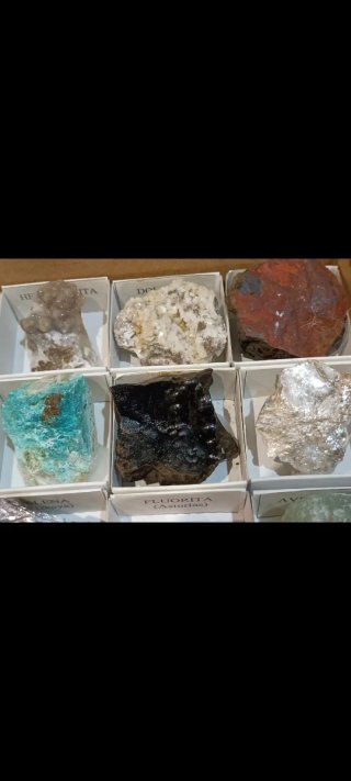 Collezione di 30 minerali