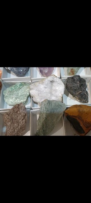 Collezione di 30 minerali