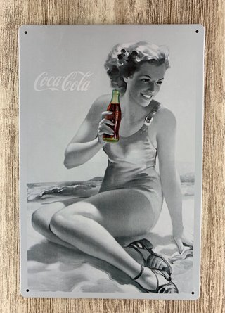 (93) Cartel Coca-Cola Vintage Mujer Playa