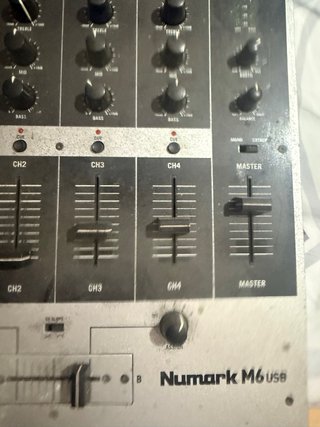 Numark M6 USB Mesa de Mezclas