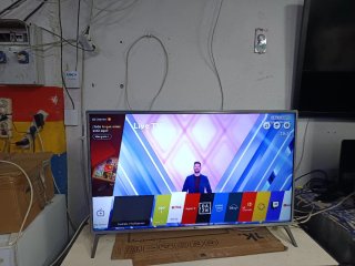 LG Smart TV 43 4K Plata