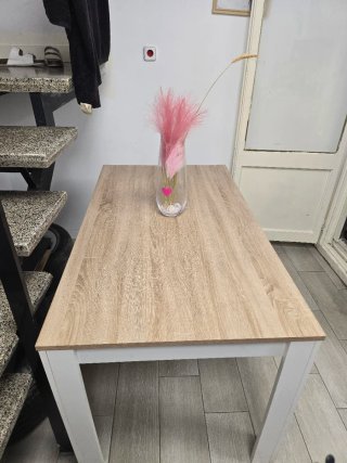 Mesa de comedor de madera