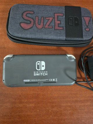 Nintendo Switch Lite Grigio + Custodia