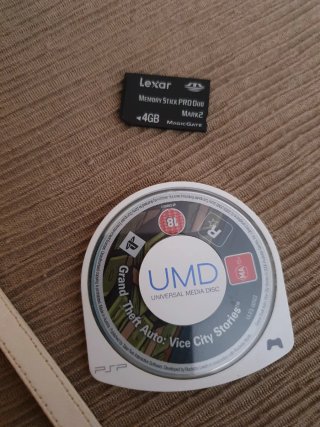 PSP 1004 Negra + UMD Grand Theft Auto