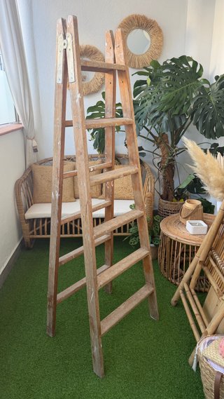 Escalera de madera plegable