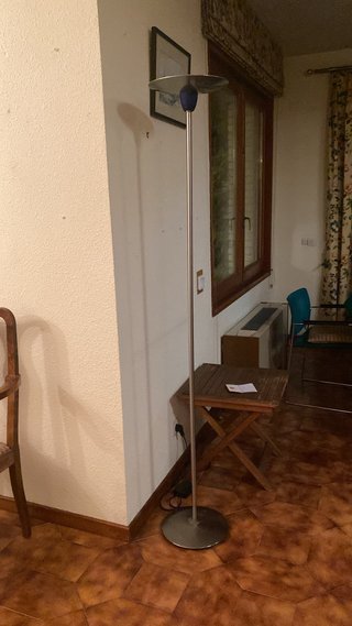 Lámpara de pie vintage de la marca FASE.