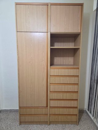 Armario de madera beige y marrón