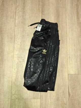 Chándal Adidas Negro y Dorado