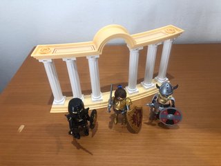 Conjunto Columnas Romanas y Figuras Playmobil