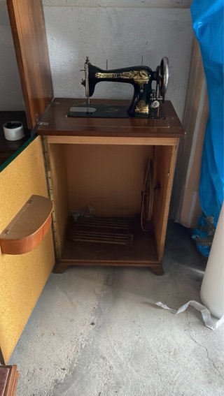 Máquina de coser antigua Alfa