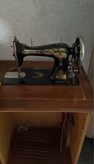 Máquina de coser antigua Alfa