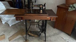 Máquina de coser antigua Alfa
