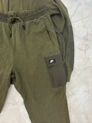 Completo Nike Verde Oliva