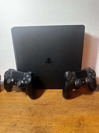 PS4 + 2 controller + Giochi