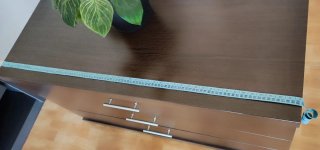 Cómoda de madera oscura