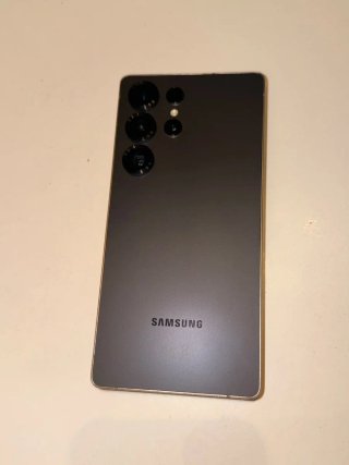 Samsung S25 Ultra + Apple Watch 8 Nero