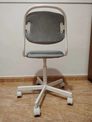 Silla de escritorio giratoria blanca