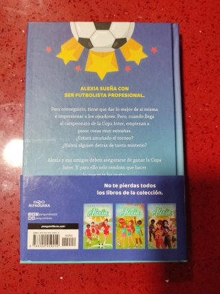Alexia y las promesas del fútbol / Alexia and t...
