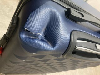 Maleta azul de viaje